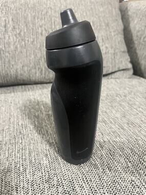 Nike 32oz Black Squeeze Sport Water Bottle Cycling Running Gym